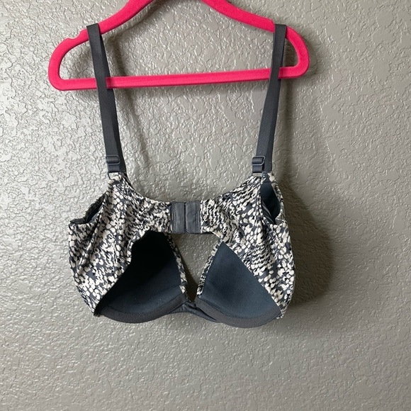 Victoria’s Secret plunge Fabulous Bra size 32 DD - Picture 3 of 5